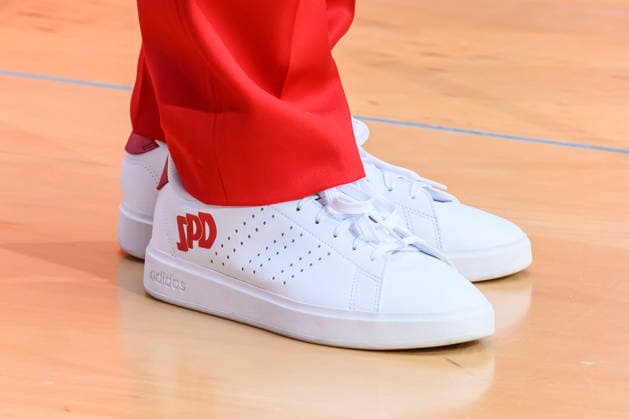 im Bild v.l.: Manuela Schwesig, Turnschuh, Sneaker mit SPD Logo, GER, Berlin, SPD Pressekonferenz nach den Wahlen in Berlin und Mecklenburg Vorpommern - MV, im Atrium, Willy-Brandt-Haus, Wilhelmstraße 141, 10963 Berlin, 21.09.2026, Copyright: HMBxMedia UwexKoch