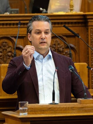 2026-09-21-Wiener Gemeinderat-052 Abgeordneter zum Wiener Landtag und Gemeinderat Landesparteiobmann Dominik Nepp (FPÖ) am 21. September 2026 beim Wiener Gemeinderat der 17ten Sitzung auf Verlangen FPÖ im Rathaus in Wien, Wien, Österreich.