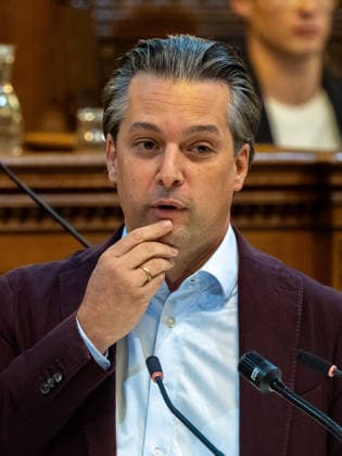 2026-09-21-Wiener Gemeinderat-060 Abgeordneter zum Wiener Landtag und Gemeinderat Landesparteiobmann Dominik Nepp (FPÖ) am 21. September 2026 beim Wiener Gemeinderat der 17ten Sitzung auf Verlangen FPÖ im Rathaus in Wien, Wien, Österreich.