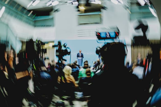 Friedrich Merz (CDU), Bundeskanzler, aufgenommen im Rahmen einer Pressekonferenz als Reaktion auf die Landtagswahl in Mecklenburg-Vorpommern sowie die Berliner Abgeordnetenhauswahl in Berlin, 21.09.2026. Waehrend Die Linke die Wahl in Berlin mit 25,7% vor der CDU gewonnen hat, siegte in Mecklenburg-Vorpommern die AfD mit 38,2% vor der SPD. Erstmals nicht ueber die 5%-Huerde geschafft hat es die CDU in Mecklenburg-Vorpommern. (Aufnahme mit langer Belichtungszeit) Berlin Deutschland Copyright: xFlorianxGaertnerx