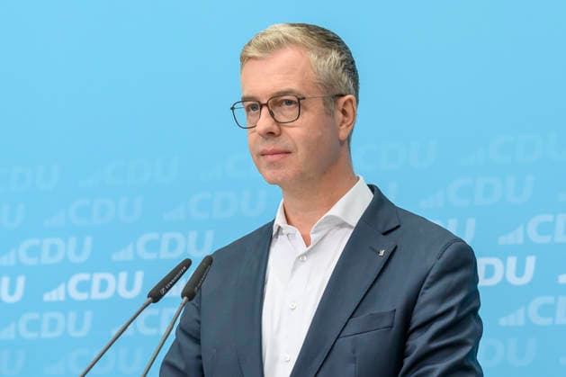 im Bild v.l.: CDU-Spitzenkandidaten für Berlin, Stefan Evers, GER, Berlin, Pressekonferenz mit dem Parteivorsitzenden der CDU Deutschlands und Bundeskanzler Friedrich Merz MdB, Pressekonferenz nach den Wahlen in Berlin und Mecklenburg Vorpommern - MV, 21.09.2026, Copyright: HMBxMedia UwexKoch