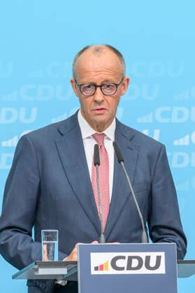 im Bild v.l.: Bundeskanzler Friedrich Merz MdB, GER, Berlin, Pressekonferenz mit dem Parteivorsitzenden der CDU Deutschlands und Bundeskanzler Friedrich Merz MdB, Pressekonferenz nach den Wahlen in Berlin und Mecklenburg Vorpommern - MV, 21.09.2026, Copyright: HMBxMedia UwexKoch