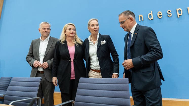 Alice Weidel, Bundesvorsitzende AfD, Tino Chrupalla, Bundesvorsitzender AfD, Leif-Eric Holm, Ministerpräsidentenkandidat Landtagswahl Mecklenburg-Vorpommern und Kristin Brinker, Spitzenkandidatin Berlin Abgeordnetenhaus-Wahl zu Beginn der Bundespressekonferenz;Bundespressekonferenz in Berlin - Wahlnachlese nach den Landtagswahlen in Mecklenburg-Vorpommern und Berlin, Berlin Berlin Deutschland Haus der Bundespressekonferenz