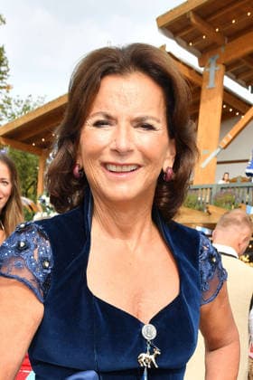 Claudia Obert bei der Ankunft zu den Damenwiesn am 21.09.2026 beim Oktoberfest in Muenchen Claudia Obert arrives at the Damenwiesn event on September 21, 2026 at the Oktoberfest in Munich, Germany Damenwiesn beim Oktoberfest 2026 in Muenchen