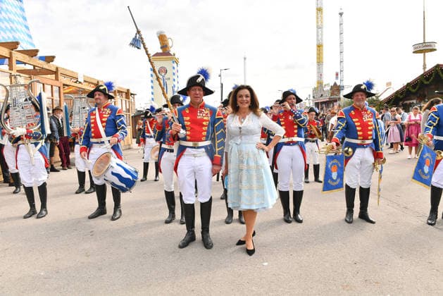 Uschi Daemmrich von Luttitz arrives at the Damenwiesn event on September 21, 2026 at the Oktoberfest in Munich, Germany Damenwiesn event at the Oktoberfest in Munich, Germany