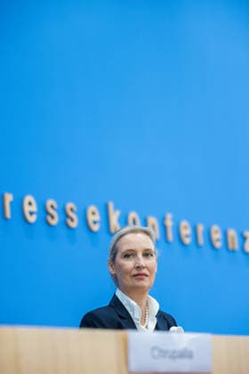 AfD - Auswirkungen der Landtagswahlen in Berlin und Mecklenburg-Vorpommern auf die Bundespolitik. Deutschland, Berlin am 21. September 2026 Einen Tag nach den Erfolgen der AfD bei den Landtagswahlen in Mecklenburg-Vorpommern und der Wahl zum Berliner Abgeordnetenhaus stellen sich die AfD-Vorsitzenden gemeinsam mit den Spitzenkandidaten Leif-Erik Holm und Kristin Brinker in der Bundespressekonferenz den Fragen der Presse. Im Bild: Alice Weidel, Bundessprecherin der AfD und Co-Vorsitzende der AfD-Fraktion im Deutschen Bundestag.