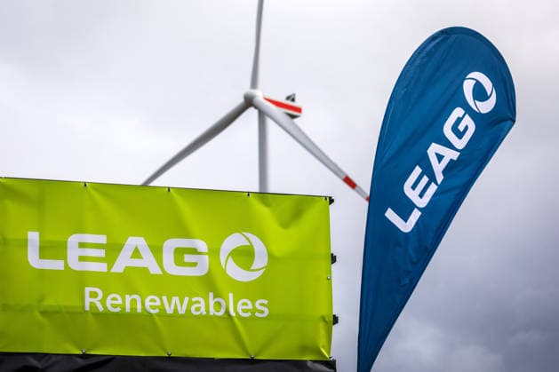 LEAG GigaOne Inbetriebnahme DEU Deutschland Brandenburg Briesnig, 21.09.2026, Inbetriebnahme GIGA One (LEAG) bei Briesnig im ehemaligen Tagebau Jaenschwalde. Mit einem Festakt feiert der Energiekonzern LEAG drei Giga-Projekte - die Inbetriebnahme des Windpark Forst-Briesnig 2 und des Energieparks Bohrau 1 sowie dem symbolischen Startschuss fuer die Bauarbeiten zu GigaBattery 1000 in Jaenschwalde.