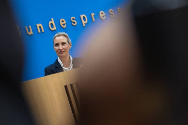 AfD - Auswirkungen der Landtagswahlen in Berlin und Mecklenburg-Vorpommern auf die Bundespolitik. Deutschland, Berlin am 21. September 2026 Einen Tag nach den Erfolgen der AfD bei den Landtagswahlen in Mecklenburg-Vorpommern und der Wahl zum Berliner Abgeordnetenhaus stellen sich die AfD-Vorsitzenden gemeinsam mit den Spitzenkandidaten Leif-Erik Holm und Kristin Brinker in der Bundespressekonferenz den Fragen der Presse. Im Bild: Alice Weidel, Bundessprecherin der AfD und Co-Vorsitzende der AfD-Fraktion im Deutschen Bundestag.