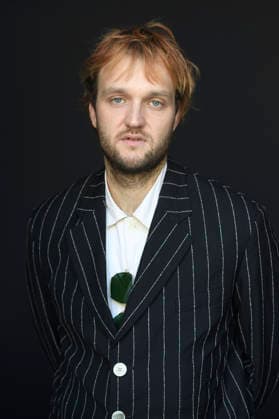 Jan Bülow bei einem exklusiven Photoshooting mit dem Cast des Kinofilms Die Gäste auf dem 74. Internationalen Filmfestival San Sebastian Festival Internacional de Cine de San Sebastian im Hotel Maria Cristina. San Sebastian, 21.09.2026
