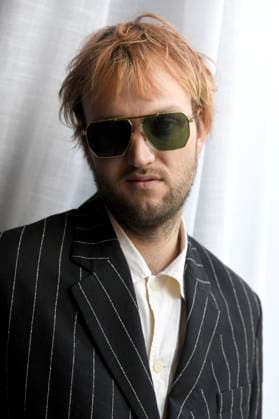 Jan Bülow bei einem exklusiven Photoshooting mit dem Cast des Kinofilms Die Gäste auf dem 74. Internationalen Filmfestival San Sebastian Festival Internacional de Cine de San Sebastian im Hotel Maria Cristina. San Sebastian, 21.09.2026