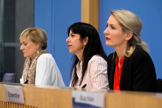 ABB BPK- Simone Oldenburg, Spitzenkandidatin in Mecklenburg-Vorpommern für die Partei Die Linke Elif Eralp, Buergermeisterkandidatin in Berlin für die Partei Die Linke Ines Schwerdtner, Vorsitzende der Partei Die Linke Thema- Die Linke Auswirkungen der Landtagswahlen in Berlin und Mecklenburg-Vorpommern auf die Bundespolitik Statment auf der BPK Bundespressekonferenz am 21.09.2026 in Berlin Berlin Deutschland