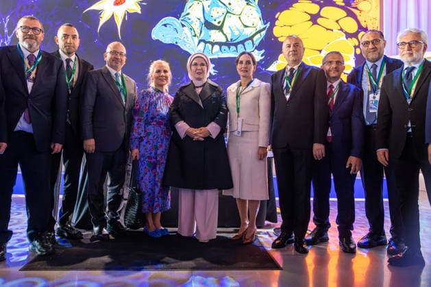 September 21, 2026, New York City, USA: Emine Erdogan joins participants for a group photo during Climate Week NYC 2026 New York City USA  - ZUMAl194 20260921_zip_l194_017 Copyright: xMarekxLadzinskix