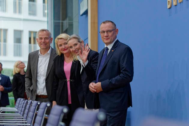 AfD-Wahlnachlese MV und Berlin 2026-09-21 Deutschland, Berlin Bundespressekonferenz: Nachlese der Landtagswahl in Mecklenburg-Vorpommern und der Wahl zum Berliner Abgeordnetenhaus durch die AfD. Im Bild v.l. Leif-Erik Holm, AfD-Kandidat für das Amt des Ministerpräsidenten in Mecklenburg-Vorpommern, Kristin Brinker, AfD-Spitzenkandidatin für Berlin, Dr. Alice Weidel, Bundesprecherin der AfD und Co-Vorsitzende der AfD-Fraktion im Deutschen Bundestag, Tino Chrupalla, Bundesprecher der AfD und Co-Vorsitzender der AfD-Fraktion im Deutschen Bundestag.