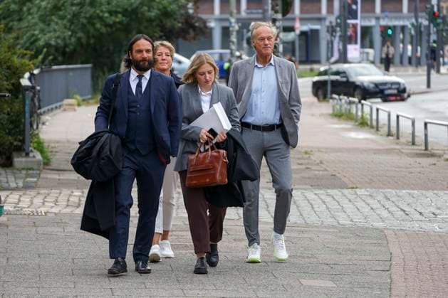 CNTV BLOCK- Gerhard Delling TV Moderator Christina Block Unternehmerin Angeklagte mit ihren Verteidiger Ingo Bott und ihre Verteidigerin Paula Wlodarek kommen wie immer zu Fuss zum Gericht 75.Verhandlungstag im Block Prozess Tag wegen mutmasslicher Kindesentfuehrung im Landgericht Hamburg Strafjustizgebaeude Entfuehrungsfall der Block Kinder Hamburg - Sievekingsplatz,21.09.2026 Hamburg Deutschland