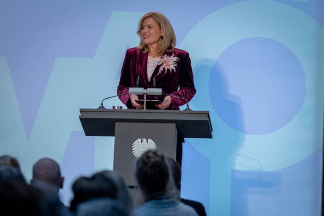 Kunstausstellung, Marie-Elisabeth-Lüders-Haus Berlin, Bundestagspräsidentin Julia Klöckner, Kunstausstellung Kokoschkas Adenauer. Warhols Brandt. Außergewöhnliche Begegnungen zwischen Kunst und Politik Berlin Berlin GER