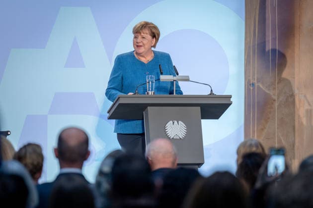 Kunstausstellung, Marie-Elisabeth-Lüders-Haus Berlin, Bundeskanzlerin a. D. Angela Merkel, Kunstausstellung Kokoschkas Adenauer. Warhols Brandt. Außergewöhnliche Begegnungen zwischen Kunst und Politik Berlin Berlin GER