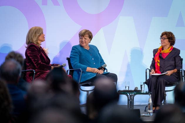 Kunstausstellung, Marie-Elisabeth-Lüders-Haus Berlin, Bundeskanzlerin a. D. Angela Merkel, Bundestagspräsidentin Julia Klöckner, Kunstausstellung Kokoschkas Adenauer. Warhols Brandt. Außergewöhnliche Begegnungen zwischen Kunst und Politik , Moderation Jacqueline Boysen Berlin Berlin GER