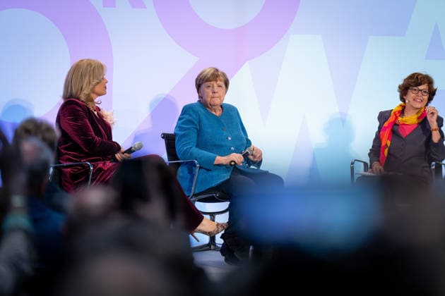 Kunstausstellung, Marie-Elisabeth-Lüders-Haus Berlin, Bundeskanzlerin a. D. Angela Merkel, Bundestagspräsidentin Julia Klöckner, Kunstausstellung Kokoschkas Adenauer. Warhols Brandt. Außergewöhnliche Begegnungen zwischen Kunst und Politik , Moderation Jacqueline Boysen Berlin Berlin GER