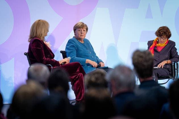 Kunstausstellung, Marie-Elisabeth-Lüders-Haus Berlin, Bundeskanzlerin a. D. Angela Merkel, Bundestagspräsidentin Julia Klöckner, Kunstausstellung Kokoschkas Adenauer. Warhols Brandt. Außergewöhnliche Begegnungen zwischen Kunst und Politik , Moderation Jacqueline Boysen Berlin Berlin GER