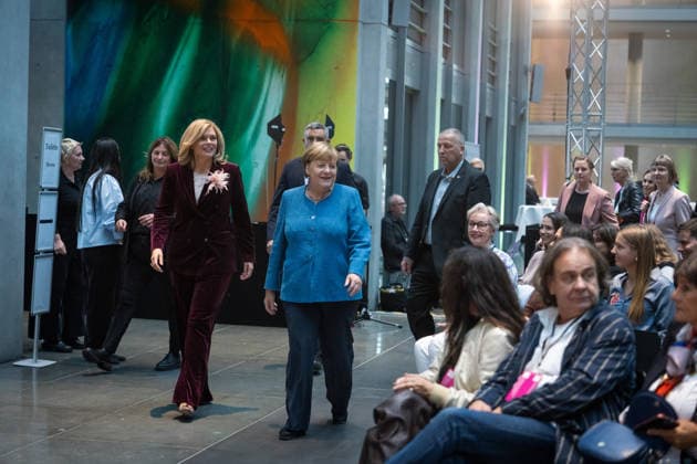 Kunstausstellung, Marie-Elisabeth-Lüders-Haus Berlin, Bundeskanzlerin a. D. Angela Merkel, Bundestagspräsidentin Julia Klöckner, Kunstausstellung Kokoschkas Adenauer. Warhols Brandt. Außergewöhnliche Begegnungen zwischen Kunst und Politik Berlin Berlin GER