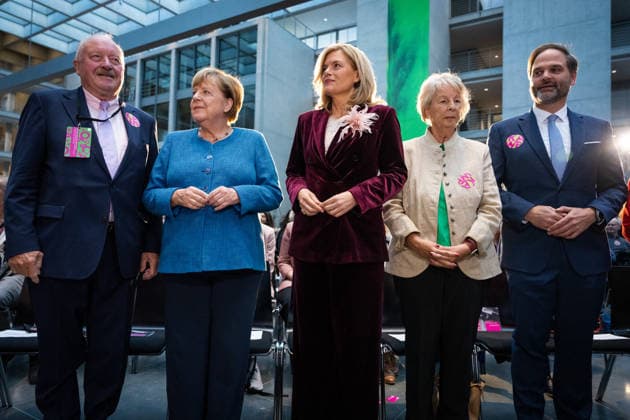 Kunstausstellung, Marie-Elisabeth-Lüders-Haus Berlin, Bundeskanzlerin a. D. Angela Merkel, Bundestagspräsidentin Julia Klöckner, Kunstausstellung Kokoschkas Adenauer. Warhols Brandt. Außergewöhnliche Begegnungen zwischen Kunst und Politik , Konrad Adenauer, Sabine Bergmann-Pohl Berlin Berlin GER