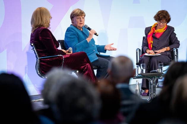 Kunstausstellung, Marie-Elisabeth-Lüders-Haus Berlin, Bundeskanzlerin a. D. Angela Merkel, Bundestagspräsidentin Julia Klöckner, Kunstausstellung Kokoschkas Adenauer. Warhols Brandt. Außergewöhnliche Begegnungen zwischen Kunst und Politik , Moderation Jacqueline Boysen Berlin Berlin GER