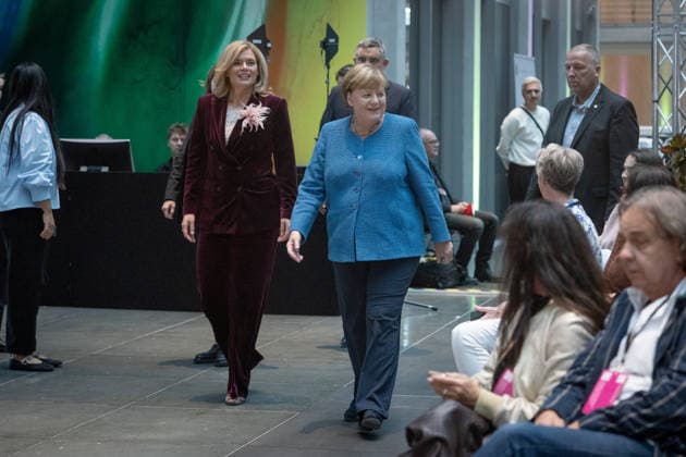 Kunstausstellung, Marie-Elisabeth-Lüders-Haus Berlin, Bundeskanzlerin a. D. Angela Merkel, Bundestagspräsidentin Julia Klöckner, Kunstausstellung Kokoschkas Adenauer. Warhols Brandt. Außergewöhnliche Begegnungen zwischen Kunst und Politik Berlin Berlin GER