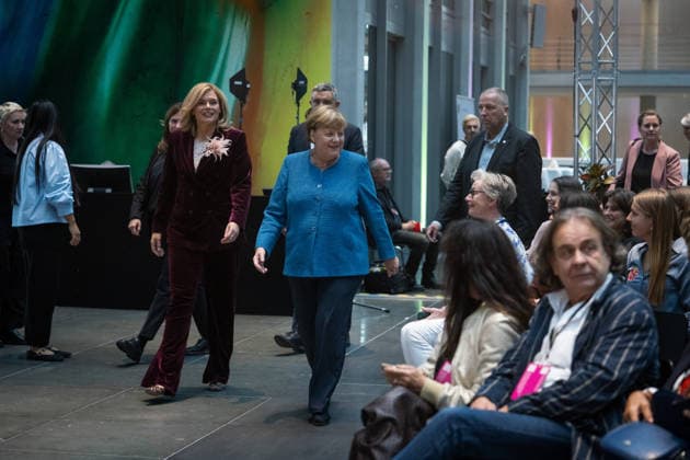 Kunstausstellung, Marie-Elisabeth-Lüders-Haus Berlin, Bundeskanzlerin a. D. Angela Merkel, Bundestagspräsidentin Julia Klöckner, Kunstausstellung Kokoschkas Adenauer. Warhols Brandt. Außergewöhnliche Begegnungen zwischen Kunst und Politik Berlin Berlin GER
