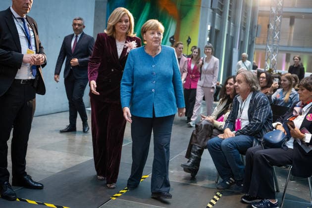 Kunstausstellung, Marie-Elisabeth-Lüders-Haus Berlin, Bundeskanzlerin a. D. Angela Merkel, Bundestagspräsidentin Julia Klöckner, Kunstausstellung Kokoschkas Adenauer. Warhols Brandt. Außergewöhnliche Begegnungen zwischen Kunst und Politik Berlin Berlin GER