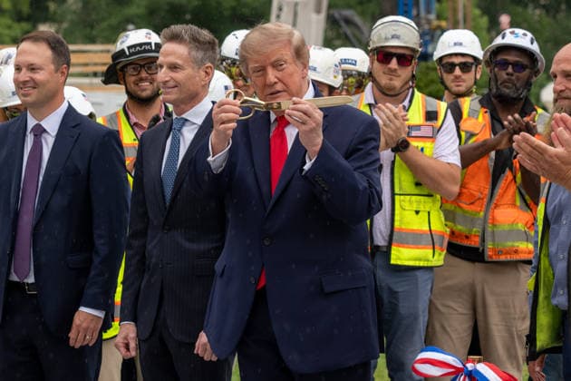 September 21, 2026, Washington, District Of Columbia, USA: President DONALD TRUMP participates in a ribbon-cutting ceremony for the new White House helipad on the South Lawn before boarding the new Marine One VH-92A Patriot helicopter as he departs the White House for New York to attend the United Nations General Assembly in Washington, DC, on September 21, 2026. The new granite helipad, which features the presidential seal, was constructed to accommodate the newer Marine One helicopters and prevent damage to the White House lawn from the aircraft s exhaust. Washington USA - ZUMAs365 20260921_znp_s365_016 Copyright: xJoeyxSussmanx