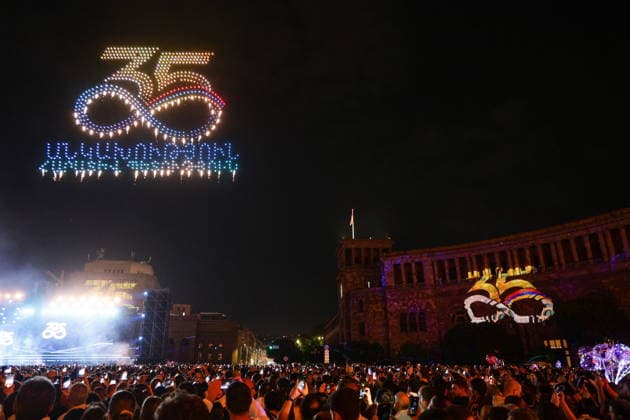 ARMENIA, YEREVAN - SEPTEMBER 21, 2026: People take part in a celebration marking 35 years of Armenia s Independence in Republic Square on Independence Day. Alexander Patrin TASS  98105589