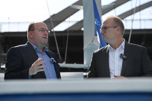 v.l. Markus BANGEN, CEO duisport Duisburger Hafen AG, Jochen OTT, Spitzenkandidat fuer die Landtagswahl 2027, Jochen OTT, SPD Fraktionsvorsitzender im Landtag NRW, Spitzenkandidat fuer die Landtagswahl 2027, besucht die Duisport Duisburger Hafen AG und informiert sich ueber die Rolle der Logistik in der Energiewende und die Bedeutung der Binnenschifffahrt fuer NRW am 21.09.2026 in Duisburg Deutschland.
