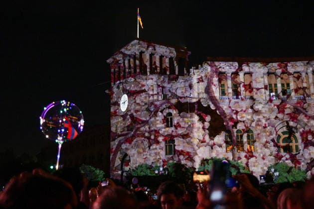 ARMENIA, YEREVAN - SEPTEMBER 21, 2026: A celebration marks 35 years of Armenia s Independence in Republic Square on Independence Day Yerevan Armenia  - ZUMAt113 20260921_zaa_t113_408 Copyright: xAlexanderxPatrinx