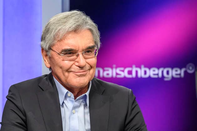 im Bild v.l.: Joe Kaeser (Siemens Energy), GER, Berlin, Studio, zu Gast bei Maischberger, politische Talkshow, TV, Format, mit Moderatorin Sandra Maischberger, Das Erste, aus Adlershof Am Studio 20, 21.09.2026, Copyright: HMBxMedia UwexKoch