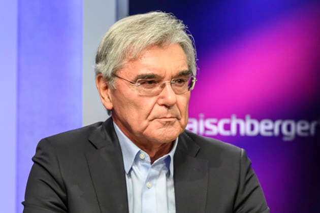 im Bild v.l.: Joe Kaeser (Siemens Energy), GER, Berlin, Studio, zu Gast bei Maischberger, politische Talkshow, TV, Format, mit Moderatorin Sandra Maischberger, Das Erste, aus Adlershof Am Studio 20, 21.09.2026, Copyright: HMBxMedia UwexKoch