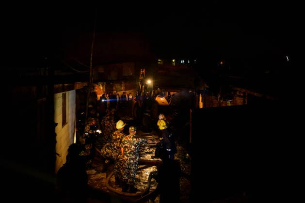 Nepal: Fire Breaks Out At Plastic Warehouse In Kathmandu Security personnel from the Nepal Army, Armed Police Force (APF) and Nepal Police, along with firefighters from Kathmandu Metropolitan City, work to extinguish a fire at a plastic warehouse near residential houses and the waste-management centre in Teku, Kathmandu, Nepal, on September 21, 2026. The fire broke out at a plastic warehouse in Kathmandu Metropolitan City-12, with firefighters, security personnel and local residents working to control the blaze. The cause of the fire and the extent of the damage were not immediately known. Kathmandu Bagmati Nepal  Copyright: xSafalxPrakashxShresthax originalFilename: shrestha-nepalfir260921_npopR.jpg