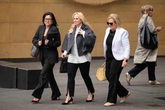 REBEL WILSON COURT, Rebel Wilson (centre) arrives at the Federal Court of Australia, in Sydney, Tuesday, September 22, 2026. ( NO ARCHIVING SYDNEY NEW SOUTH WALES Australia  Copyright: xDANxHIMBRECHTSx 20260922115341522451