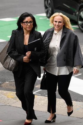 REBEL WILSON COURT, Rebel Wilson (right) arrives at the Federal Court of Australia, in Sydney, Tuesday, September 22, 2026. ( NO ARCHIVING SYDNEY NEW SOUTH WALES Australia  Copyright: xDANxHIMBRECHTSx 20260922141524140857