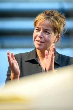 Essen: Eröffnung der neuen DESU-Produktionsanlage bei der Energietechnik Essen GmbH ** NUR FÜR REDAKTIONELLE ZWECKE ** EDITORIAL USE ONLY **<p>NRW-Wirtschaftsministerin Mona Neubaur bei der Einweihung einer neuen Druck-Elektro-Schlacke-Umschmelz-Anlage (DESU) am Montag, den 21. September 2026, bei der Energietechnik Essen GmbH an der Westendstraße in Essen. Deutschland NRW Essen Copyright: UwexErnst