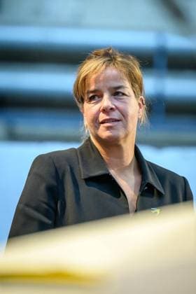 Essen: Eröffnung der neuen DESU-Produktionsanlage bei der Energietechnik Essen GmbH ** NUR FÜR REDAKTIONELLE ZWECKE ** EDITORIAL USE ONLY **<p>NRW-Wirtschaftsministerin Mona Neubaur bei der Einweihung einer neuen Druck-Elektro-Schlacke-Umschmelz-Anlage (DESU) am Montag, den 21. September 2026, bei der Energietechnik Essen GmbH an der Westendstraße in Essen. Deutschland NRW Essen Copyright: UwexErnst