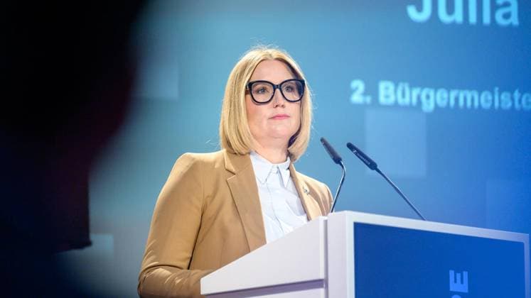 Essen: Eröffnung der neuen DESU-Produktionsanlage bei der Energietechnik Essen GmbH ** NUR FÜR REDAKTIONELLE ZWECKE ** EDITORIAL USE ONLY **<p>Bürgermeisterin Julia Klewin bei der Einweihung einer neuen Druck-Elektro-Schlacke-Umschmelz-Anlage (DESU) am Montag, den 21. September 2026, bei der Energietechnik Essen GmbH an der Westendstraße in Essen. Deutschland NRW Essen Copyright: UwexErnst