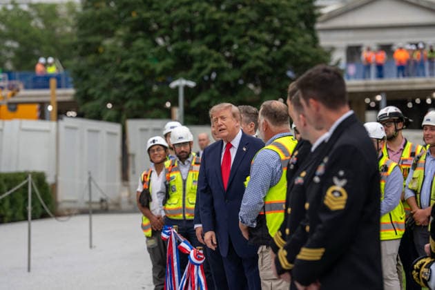 September 21, 2026, White House, Dc, USA: President Trump opens the new White House helipad on September 21, 2026. White House USA - ZUMAl312 20260921_znp_l312_014 Copyright: xAndrewxLeydenx