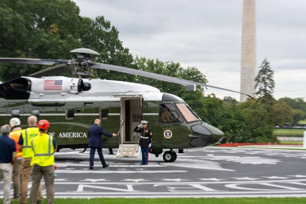 September 21, 2026, White House, Dc, USA: President Trump boards a VH-92 Patriot helicopter for a flight to Joint Base Andrews on September 21, 2026. This was the first use of the VH-92 as Marine One from the White House, and the inaugural flight from the new helipad constructed on the South Lawn. White House USA - ZUMAl312 20260921_znp_l312_019 Copyright: xAndrewxLeydenx