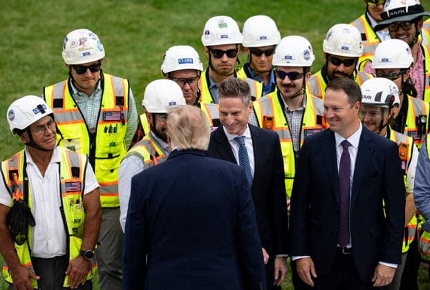 The White House WASHINGTON, DC - SEPTEMBER 21: US President Donald Trump greets Jim Taiclet, chairman and chief executive officer of Lockheed Martin Corp., center, and Jared Oldroyd, division president of Clark Construction, right, during a ribbon-cutting ceremony for the new helipad on the South Lawn of the White House on Monday, September 21, 2026 in Washington, DC. The new Marine One, a Sikorsky VH-92A Patriot, has an exhaust vent that could have scorched the White House grass. (Photo by Al Drago for The Washington Post) Washington DC United States Copyright: xPool ABACAx