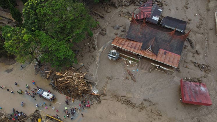 Flash Floods devastate Solok Regency in West Sumatra, Indonesia SOLOK, INDONESIA - SEPTEMBER 22: An aerial view shows flood-damaged neighborhoods, roads and agricultural areas following flash floods in Solok Regency, West Sumatra, on September 22, 2026 in Solok, Indonesia. The floods damaged homes, a mosque and rice fields and disrupted road access in parts of the area. One person remains missing following the disaster, according to rescue officials. Adi Prima Anadolu Solok Indonesia. Editorial use only. Please get in touch for any other usage.  Copyright: x2026xAnadoluxAdixPrimax