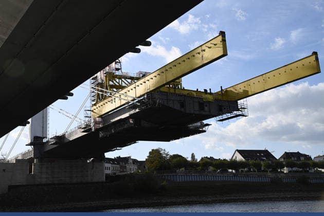 Die Baustelle der Rheinbruecke Neuenkamp bei Duisburg, linkes Rheinufer, Die Brücke der Autobahn A 40 ueber den Rhein, Neubau, am 21.09.2026 in Duisburg Deutschland.