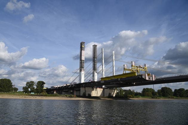 Die Baustelle der Rheinbruecke Neuenkamp bei Duisburg, rechtes Rheinufer, Die Brücke der Autobahn A 40 ueber den Rhein, Neubau, am 21.09.2026 in Duisburg Deutschland.