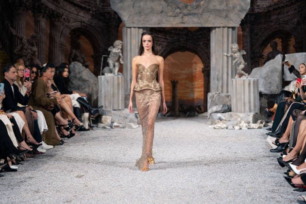 LFW - Aadnevik Runway A model walks the runway at the Aadnevik Catwalk Show 2026 on September 21, 2026 in London, UK. Photo by LounisPhotography ABACAPRESS.COM London United Kingdom  Copyright: xLounisPhotography ABACAx