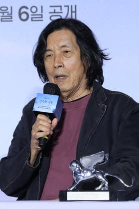 S. Korean director Lee Chang-dong S. Korean director Lee Chang-dong South Korean director Lee Chang-dong responds to reporters questions during a publicity event for the upcoming Netflix movie Possible Love in Seoul on Sept. 21, 2026. The movie will be released in South Korea on Sept. 23 and will be released to more than 190 countries worldwide through Netflix on Nov. 6. (Yonhap) 2026-09-22 10:38:36 <Copyright ¨Ï 1980-2026 YONHAPNEWS AGENCY. .> ¼­¿ïÆ¯º°½Ã EDITORIAL USE ONLY  Copyright: xx Korean ???x yonphotos256946