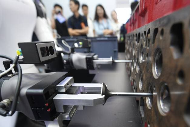 2026 Apsara Conference in Hangzhou Viewers watch a demonstration of humanoid robots performing engine assembly work at the 2026 Apsara Conference in Hangzhou, Zhejiang Province, China on September 22, 2026. Hangzhou Zhejiang China  Copyright: xCFOTOx i1790088716074